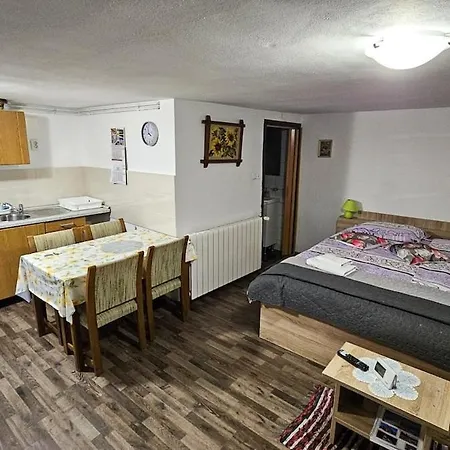 Mala Kuca, Chalet