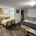 Mala Kuca, Domek alpejski