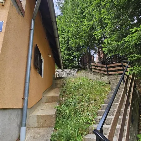 Mala Kuca,