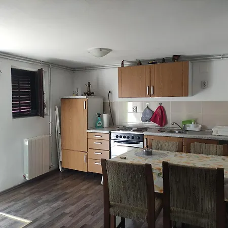 Mala Kuca, Brvnara *