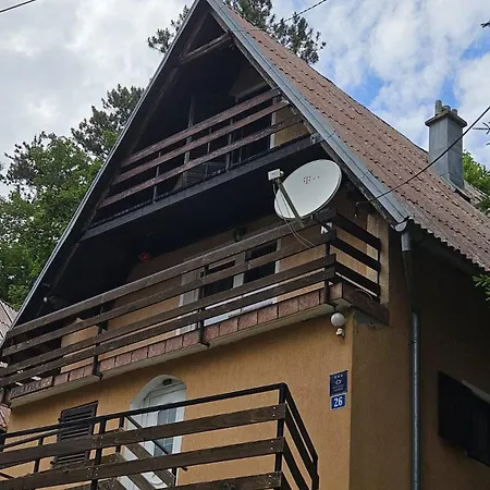 Mala Kuca, *