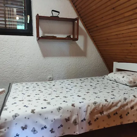 Mala Kuca, *