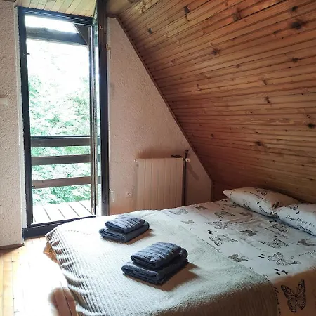 Horská chata Mala Kuca, *