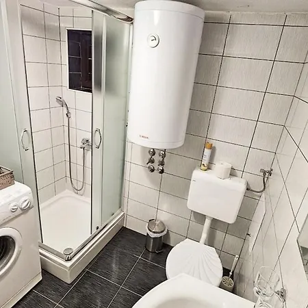 Mala Kuca, Alpesi faház *