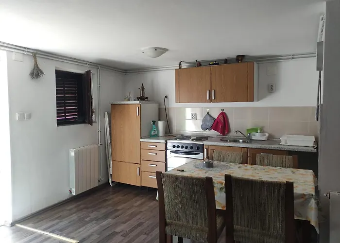 Mala Kuca, Brvnara *