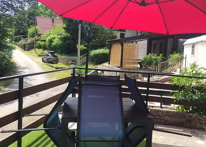 Brvnara Mala Kuca, *