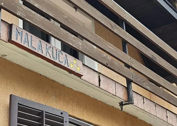 Brvnara Mala Kuca, *