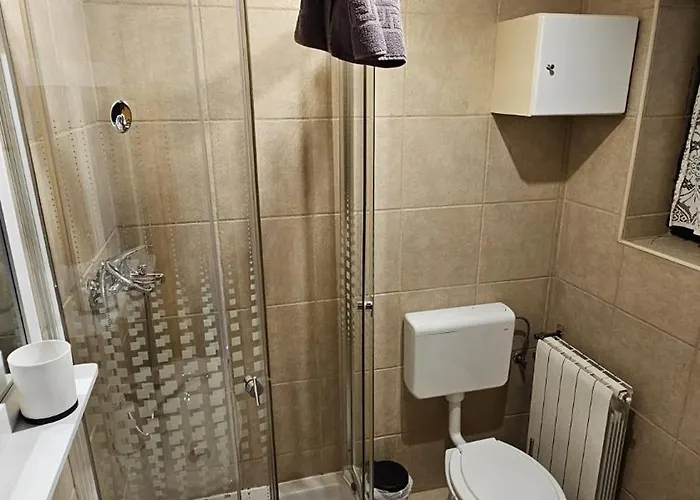 Brvnara Mala Kuca, *