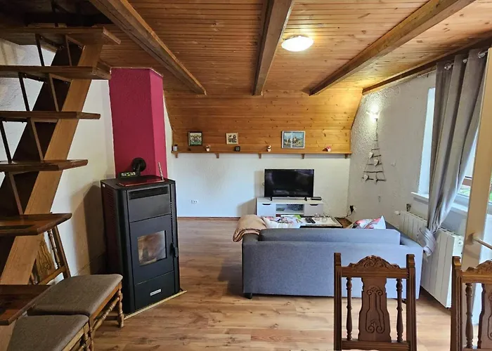 Brvnara Mala Kuca, Lic