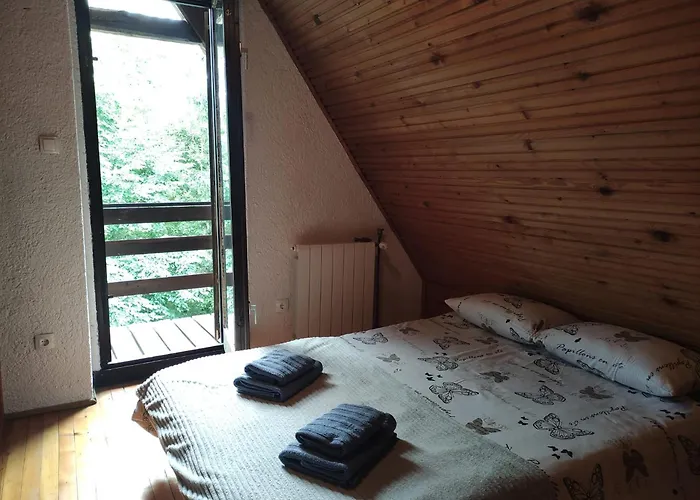 Mala Kuca, Brvnara Lic