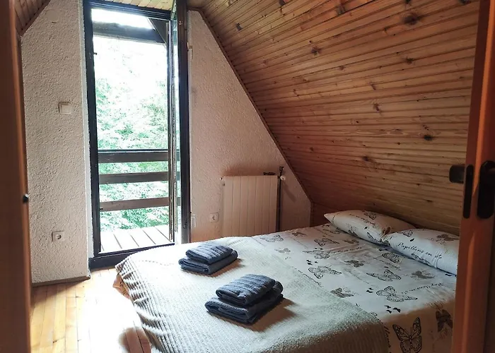 Brvnara Mala Kuca, *