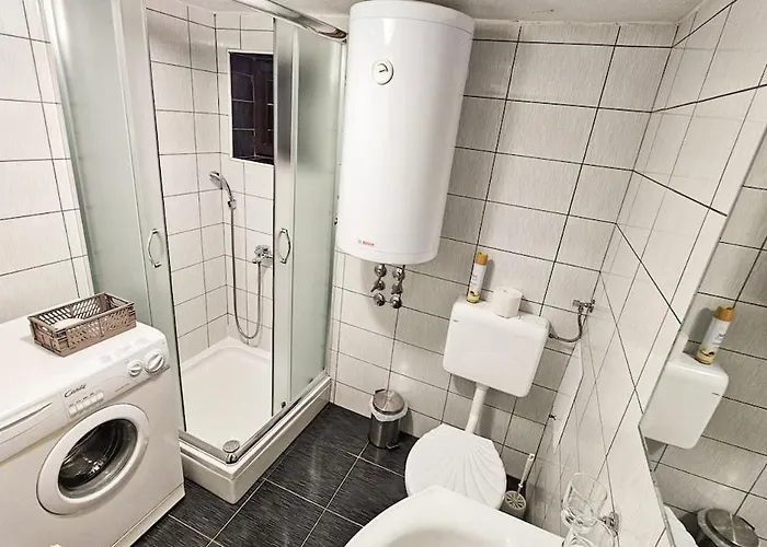 Mala Kuca, Brvnara *